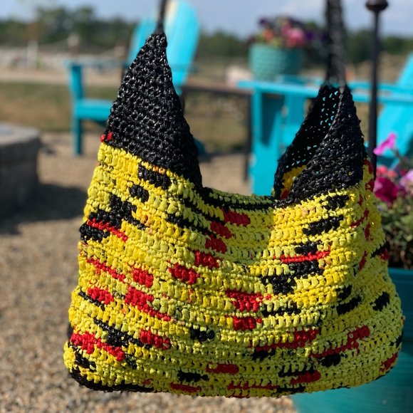 Crochet plarn crossbody bag. Handmade from recycled retail plastic bags. - Picture 2 of 4